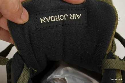 Hyperoad Air Craft 4 “Medium Jordan Olive” 1202